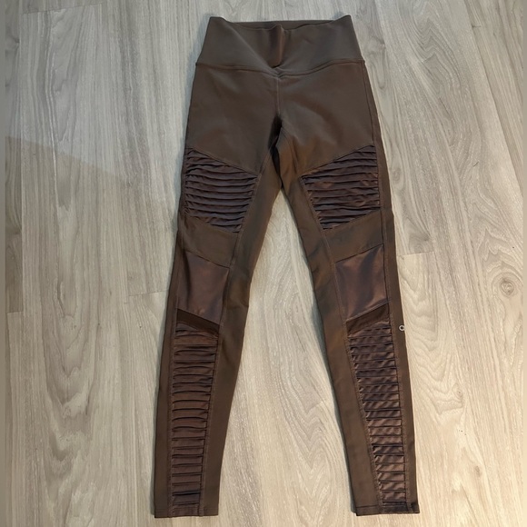 Alo Yoga Mink Color Moto Leggings Pants Tight Like New Sz M Rare Sold Out Color - Picture 4 of 7